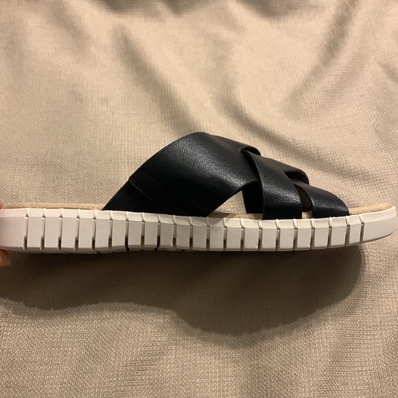 Easy Street Brylee Slide Sandal - Picture 5 of 9